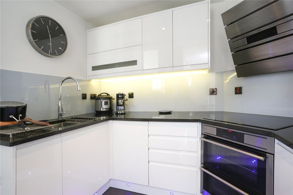 Property photo 2 of 12 Kitchen
