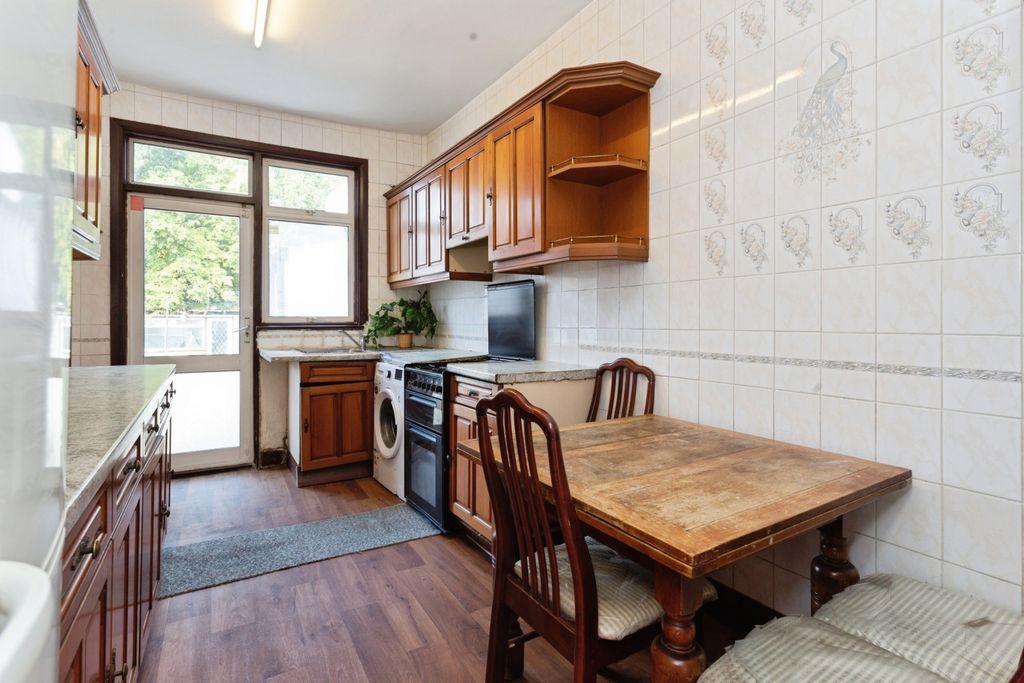 Property photo 3 of 10 Image 2
