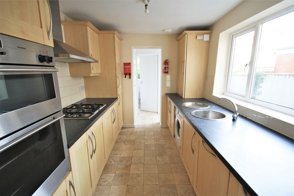 Property photo 3 of 10 Img_9100