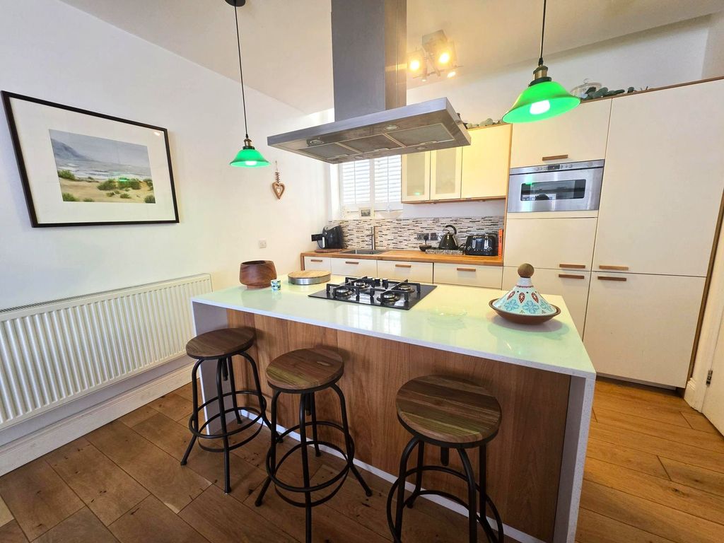 Property photo 3 of 28 Kitchen/ Breakfast Area