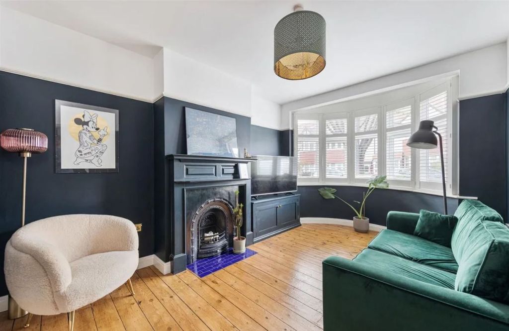 Property photo 2 of 34