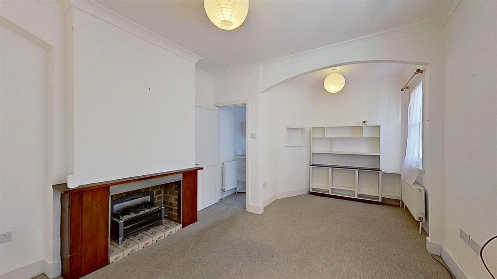 Property photo 3 of 13 Penwith-Road-Earlsfield-Sw18-11252025_175300.Jpg