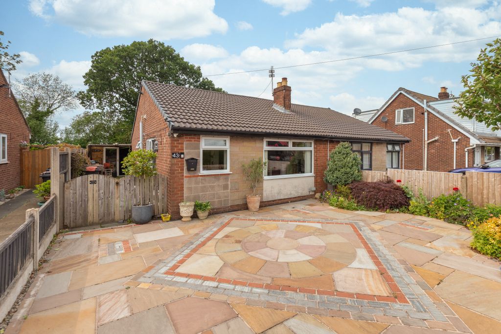 Property photo 1 of 20 43 Arrowsmith Drive-21