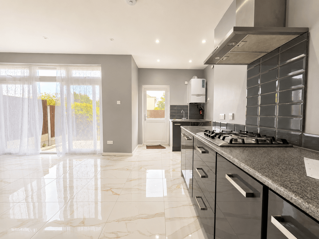 Property photo 1 of 10 5 Bedroom Home To Rent In Newbury Park