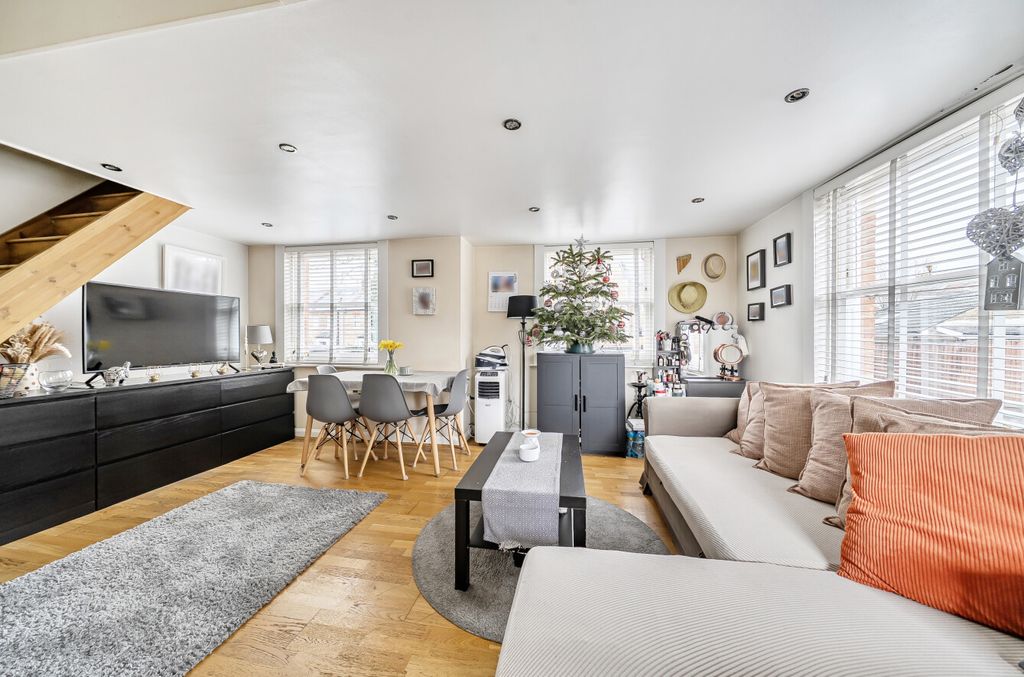 Property photo 2 of 20 1401848-9-697232c...