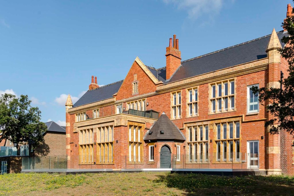 Property photo 1 of 17