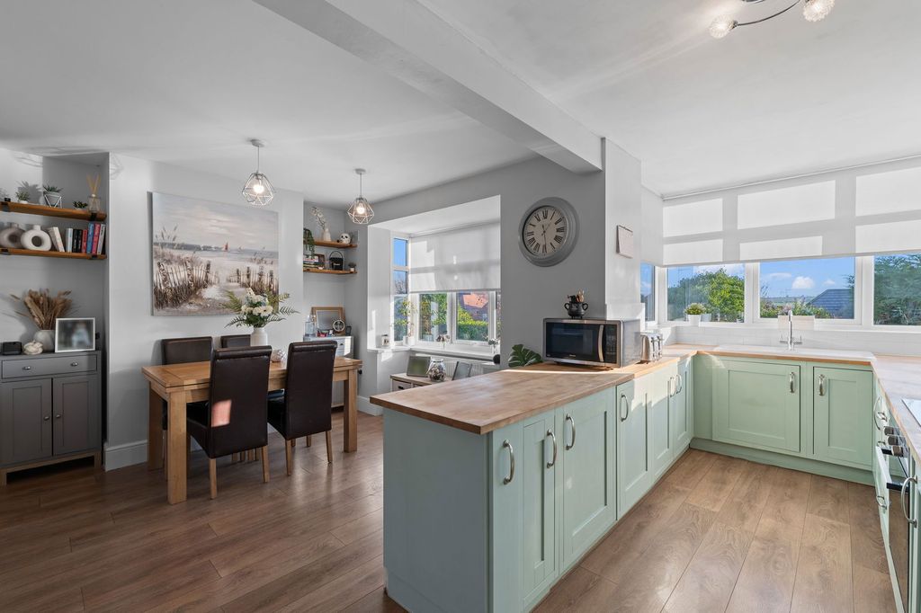 Property photo 3 of 32