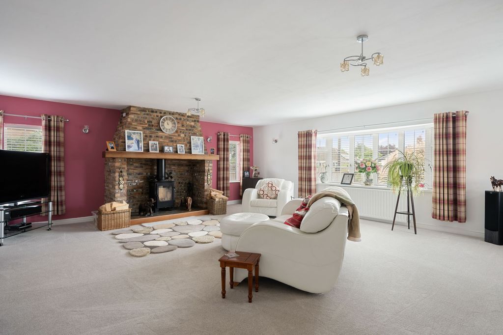 Property photo 2 of 33