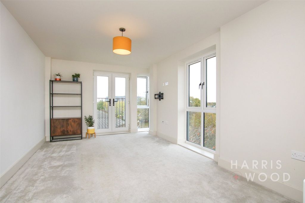 Property photo 3 of 18 Picture No. 17