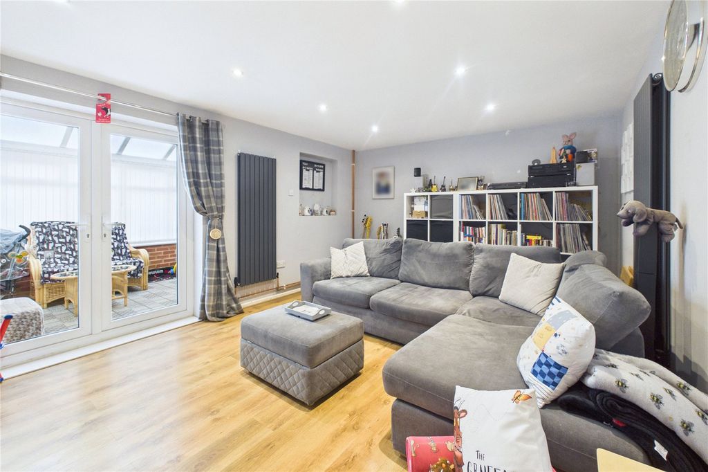 Property photo 3 of 22 Picture No. 11