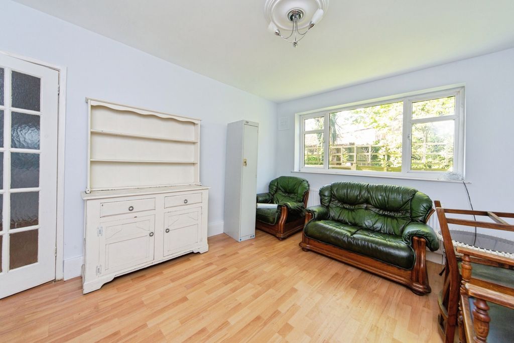Property photo 3 of 8 Pbox-Img.Jpg