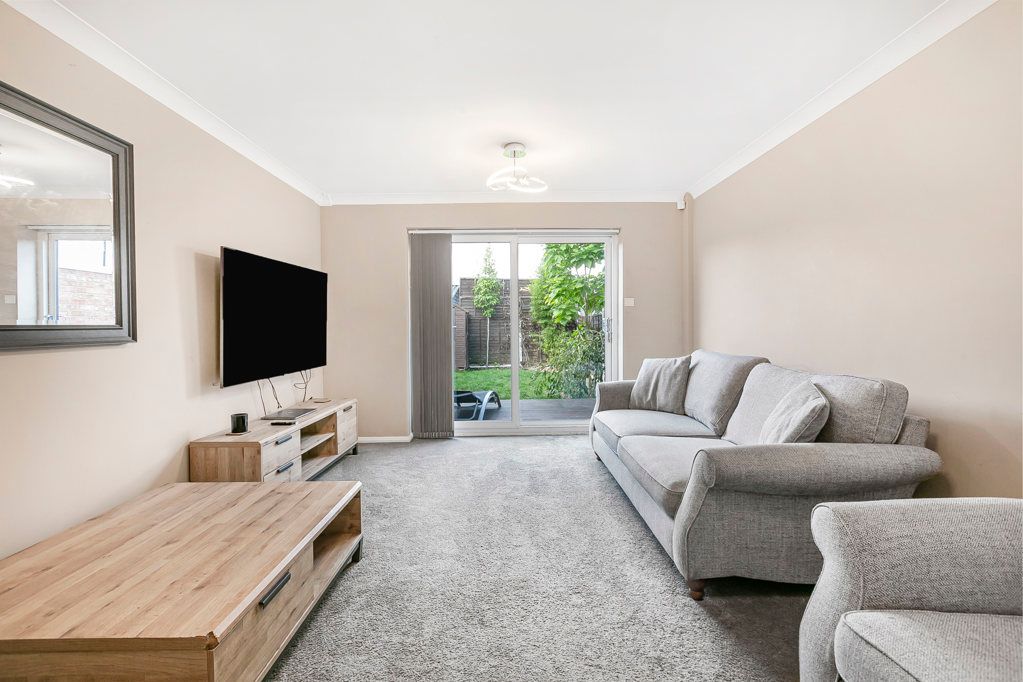 Property photo 2 of 21 Living Room