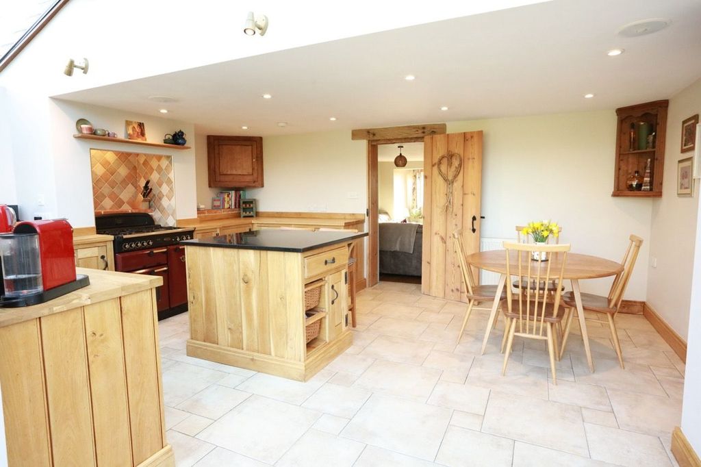 Property photo 2 of 50