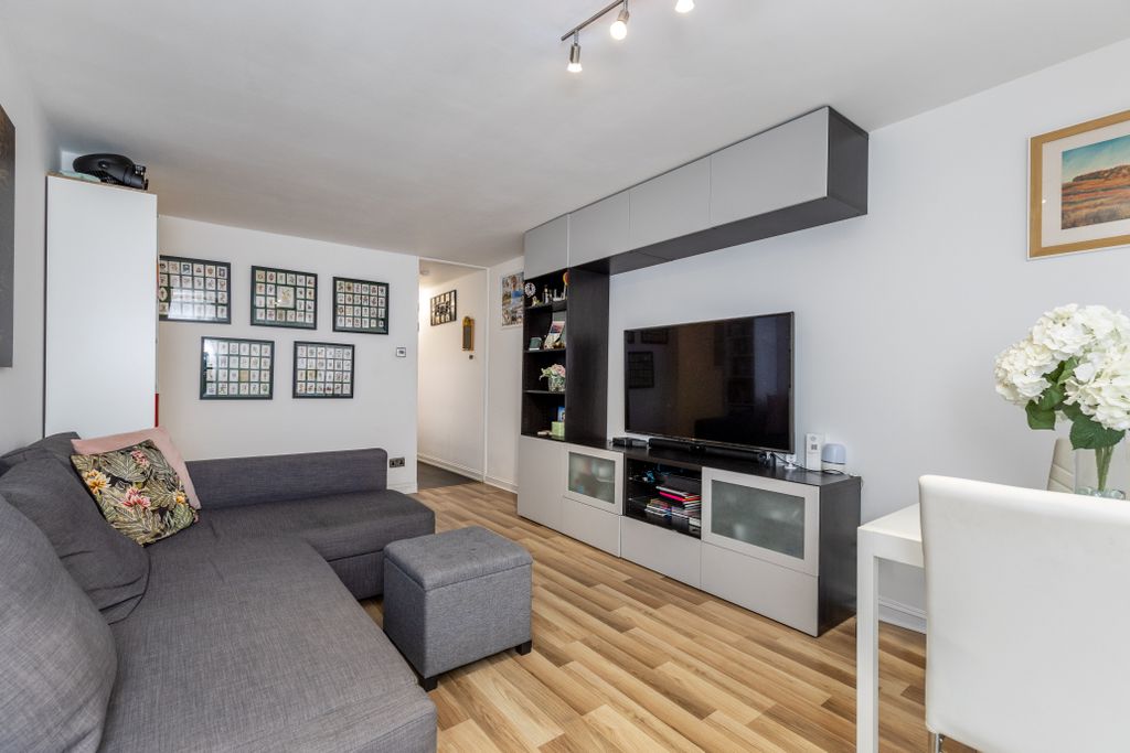 Property photo 3 of 9