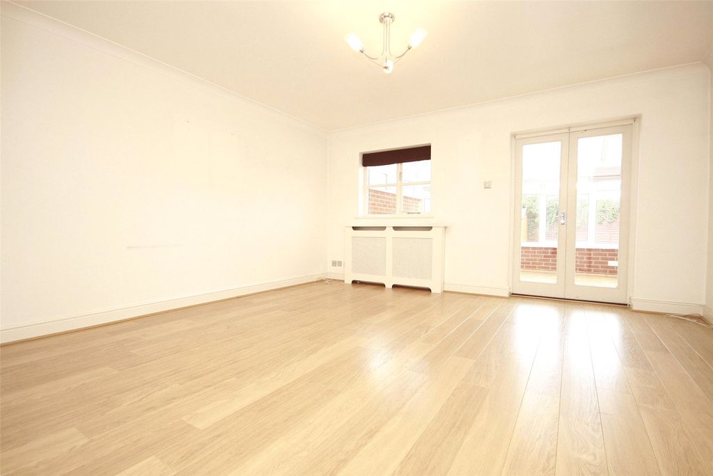 Property photo 2 of 11 Picture No. 03