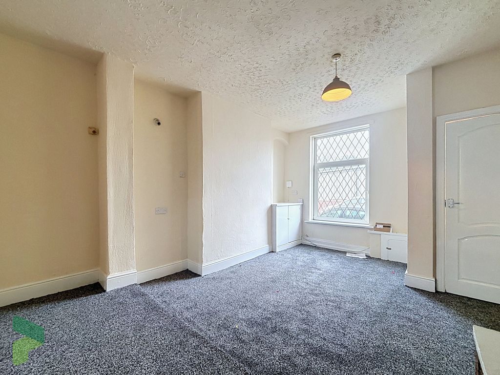 Property photo 3 of 13 Living Room