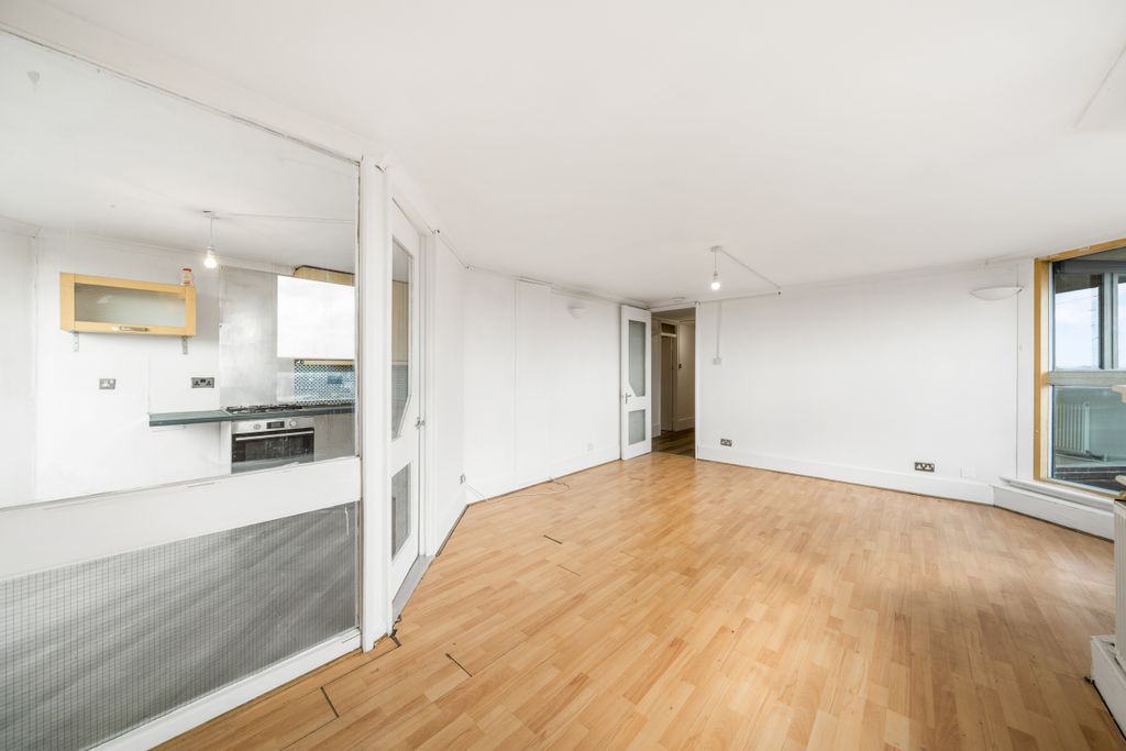 Property photo 2 of 8 43 Greaves Tower, Sw10, Martin & Co, Web (12)