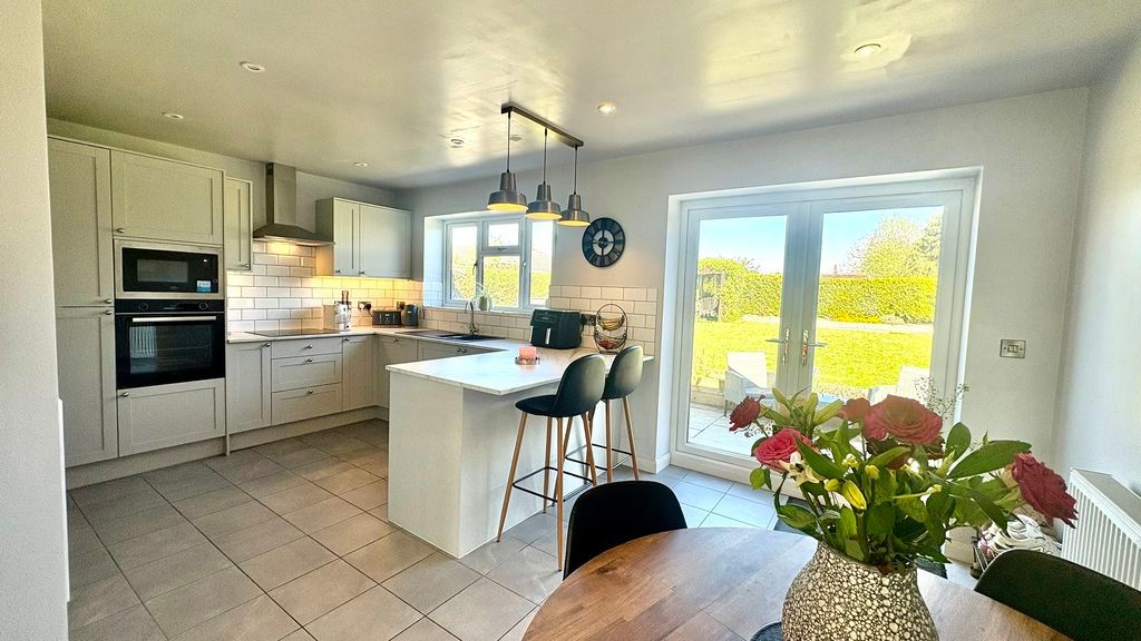 Property photo 1 of 18 Photo 5