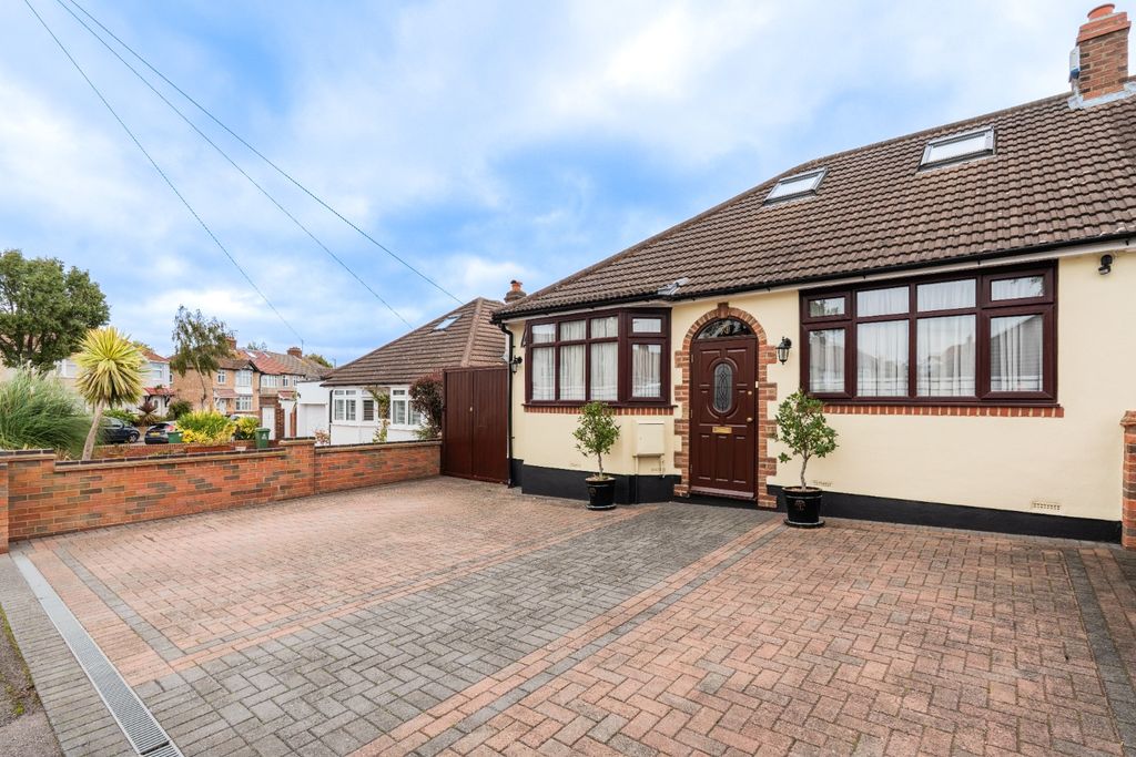 Property photo 1 of 32 4547420
