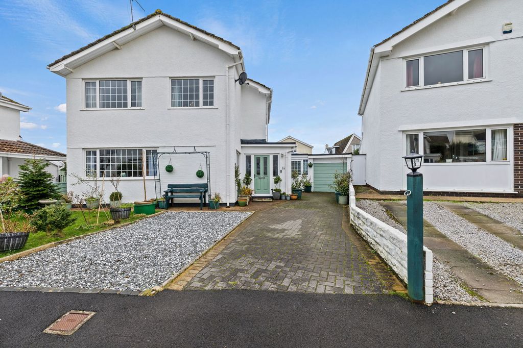 Property photo 1 of 32