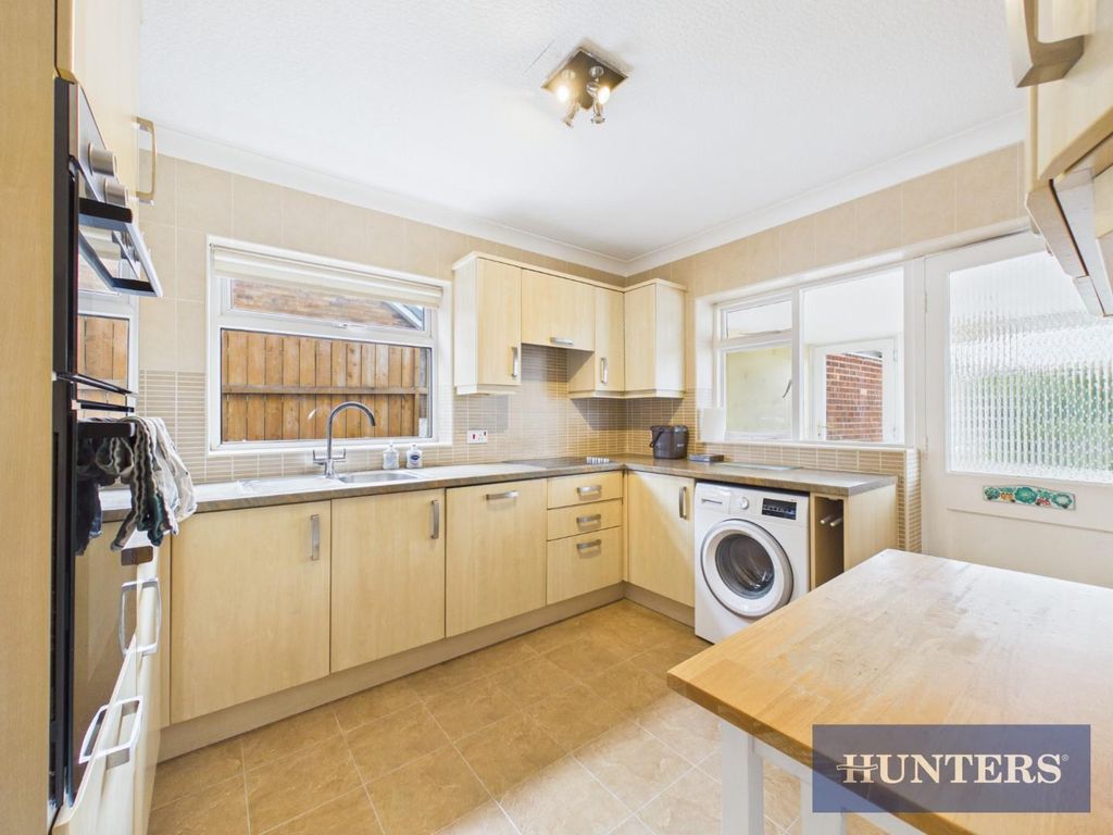 Property photo 3 of 20 Kitchen