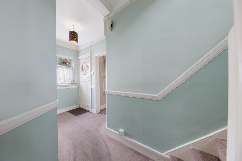 Property photo 3 of 18 Hallway