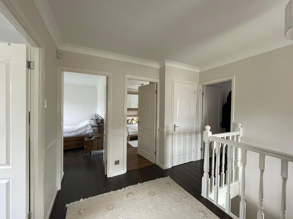 Additional image 14 of 5 bed terraced house to rentLodge Close, Chigwell IG7