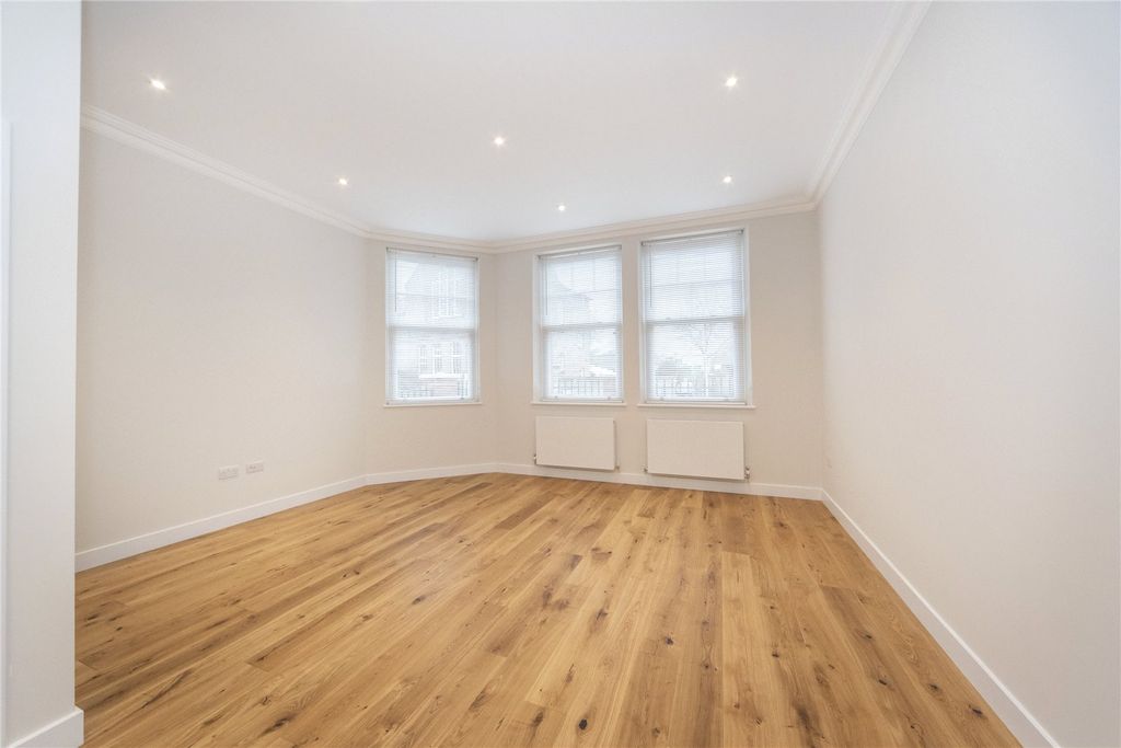 Property photo 2 of 16 Picture No. 27