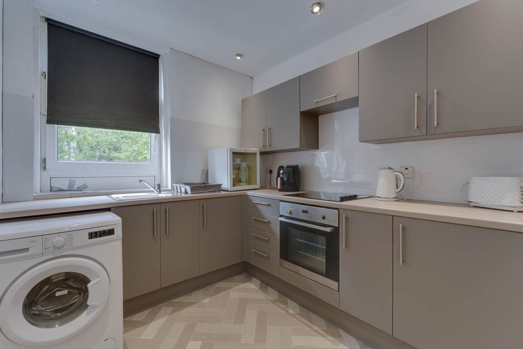 Additional image 4 of 3 bed flat for saleNewark Street, Port Glasgow PA14