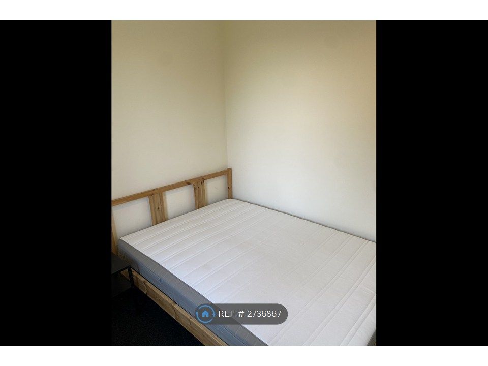 Property photo 3 of 12 Bedroom To Back Of Property