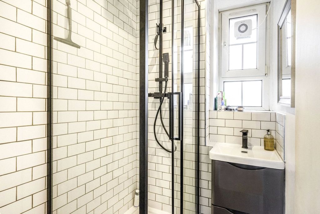 Property photo 2 of 9 Shower Room