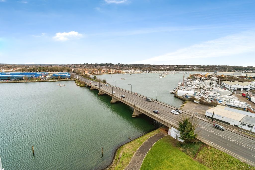 Property photo 2 of 20