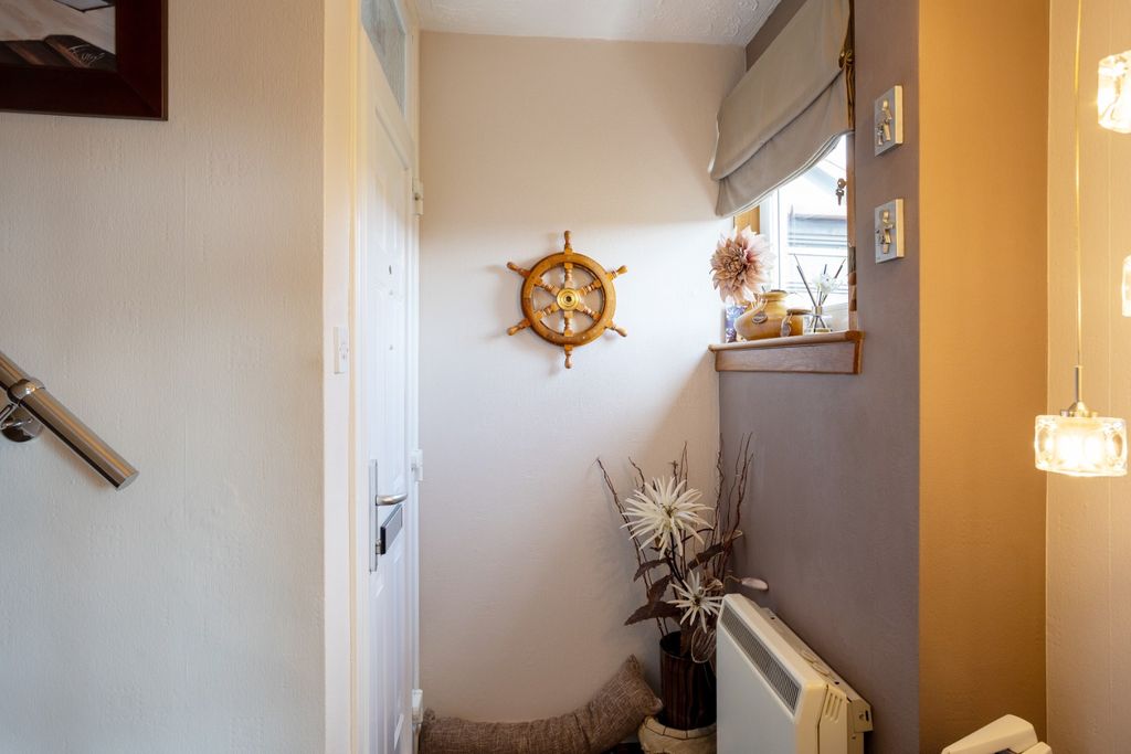 Property photo 3 of 27