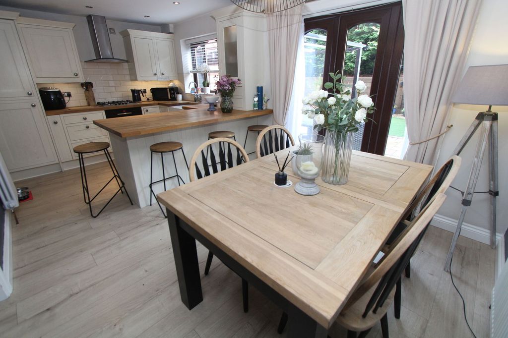 Property photo 2 of 29