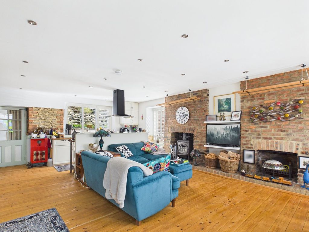 Property photo 3 of 29