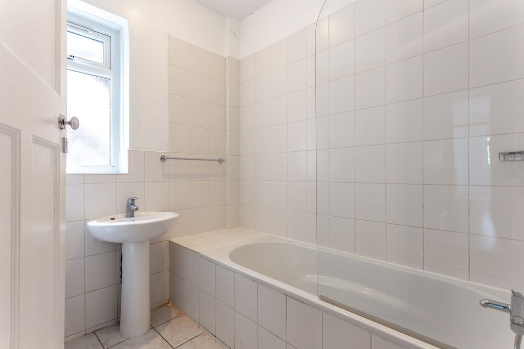 Property photo 3 of 7 Bathroom