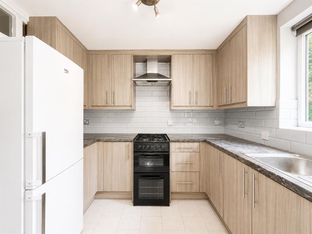 Property photo 2 of 8 Kitchen