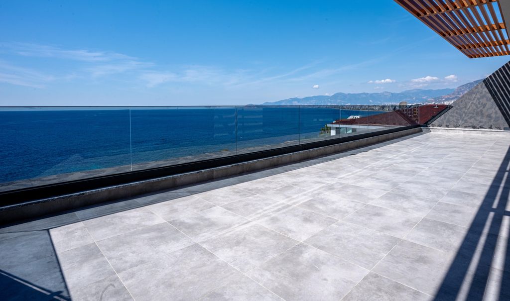 Property photo 3 of 22 Sea View Apartment For Sale In Alanya - Balcony With Sea Views
