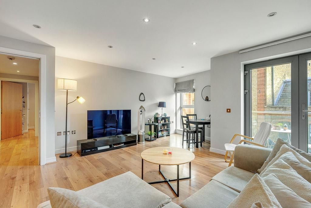 Property photo 1 of 14 Batterseasquare1,Flat14-9.Jpg