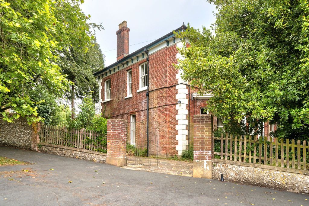 Property photo 3 of 51