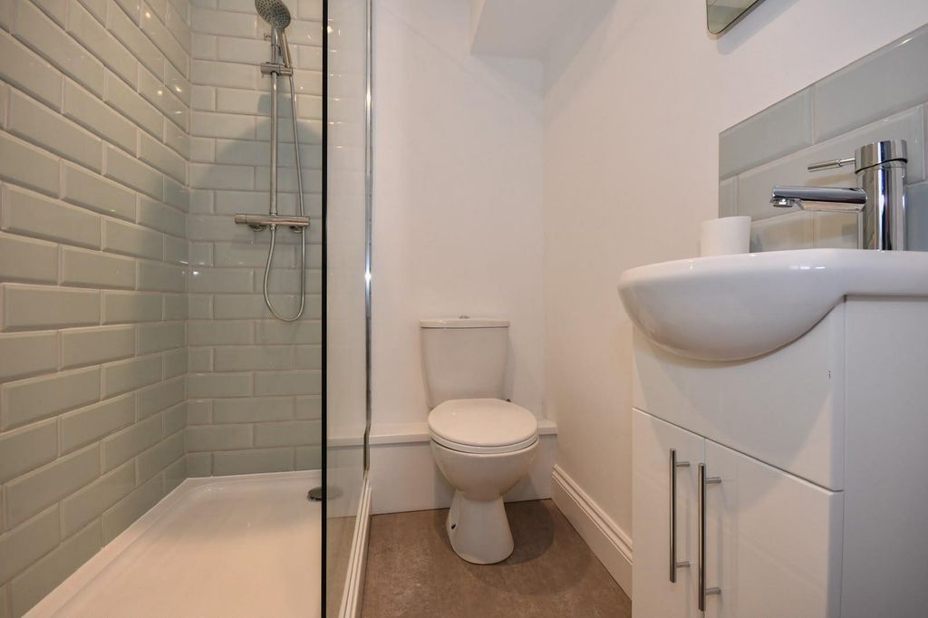 Property photo 3 of 12 Bathroom 1.Jpeg
