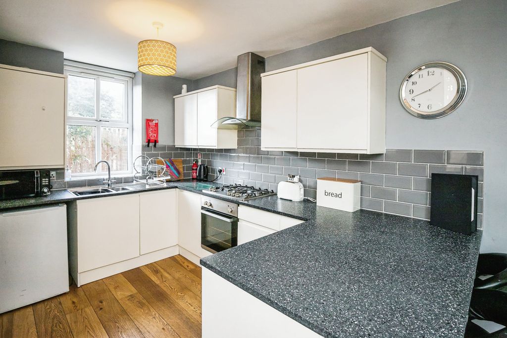 Property photo 1 of 8 Kitchen