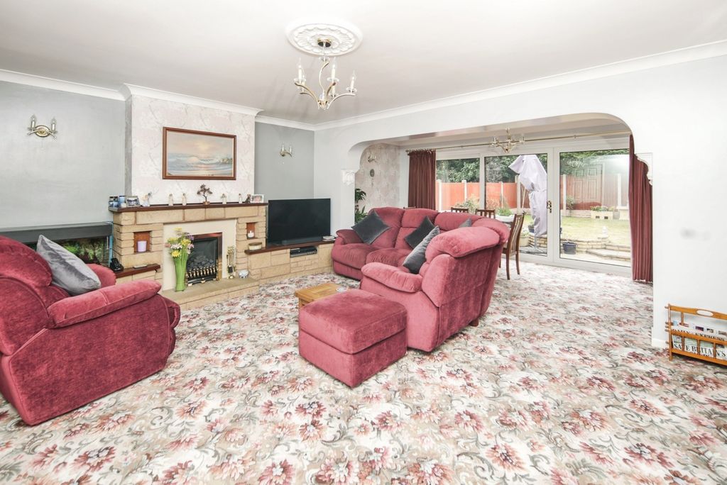 Property photo 2 of 17 Photo