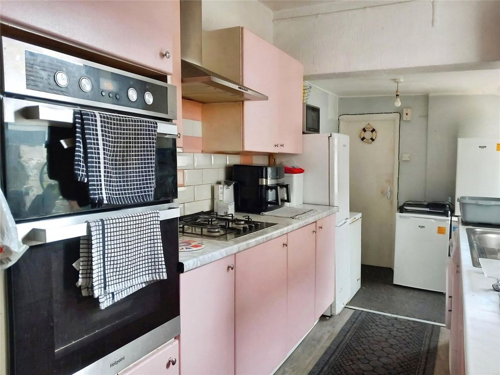 Property photo 3 of 5 Picture No. 05