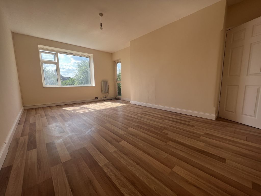 Property photo 3 of 8 Photo 8