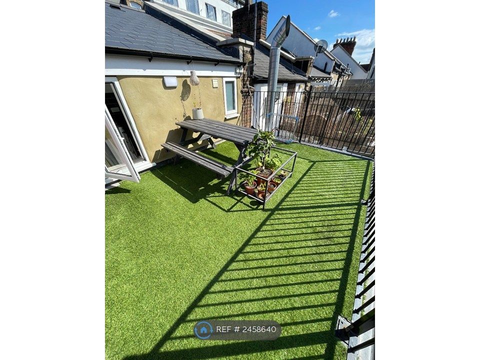 Property photo 2 of 32 Roof Terrace