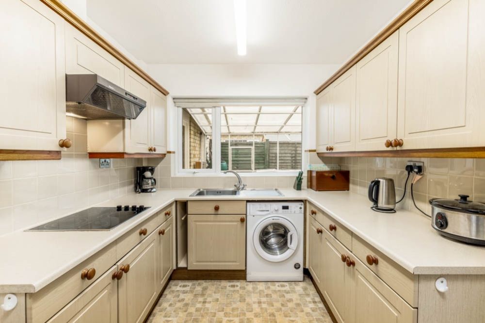 Property photo 3 of 23 8 Coningsby Close (Boston)-12