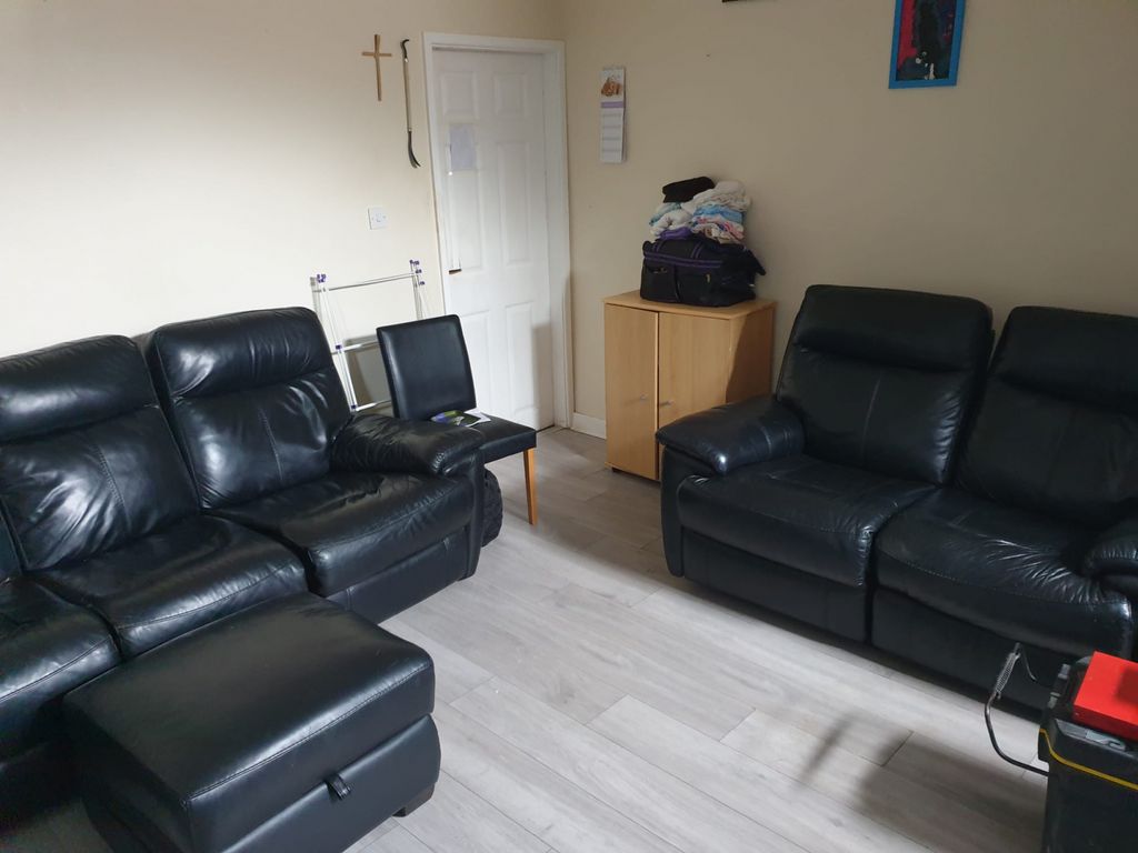 Property photo 3 of 7 Gallery