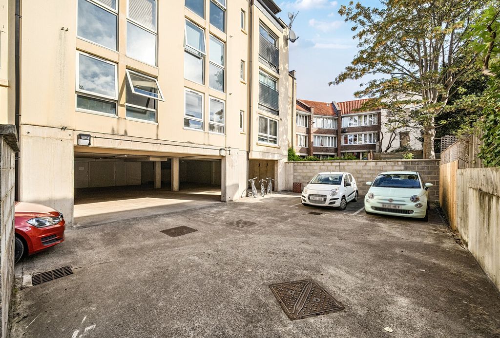 Property photo 1 of 9 1344779-18-68B010...