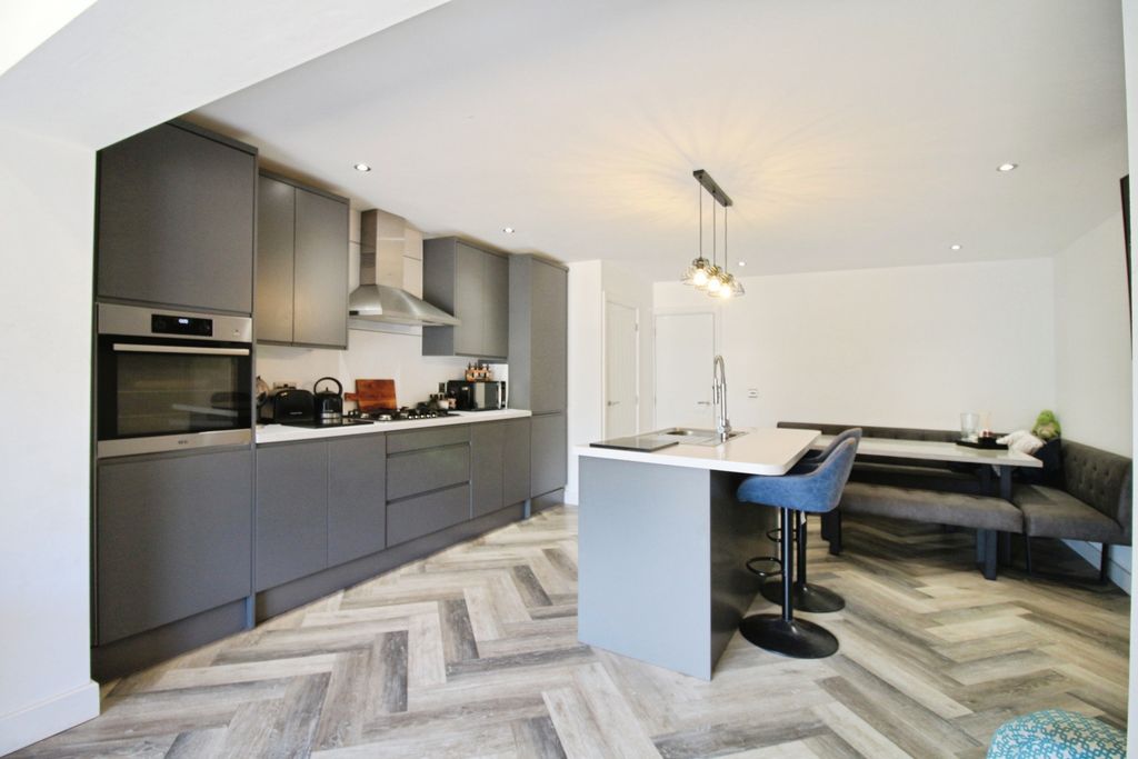 Property photo 2 of 18 Kitchen
